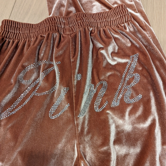 Velvet Tracksuit in Shimmering Brown - Picture 7 of 12